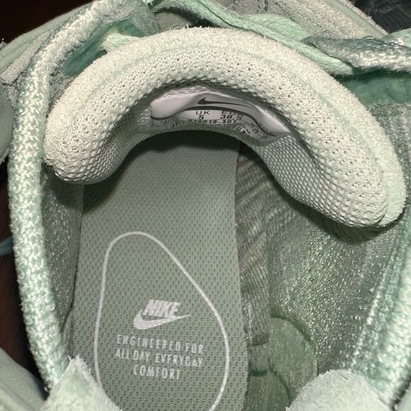 Nike Air Force 1 Ultra Flyknit Mid Enamel Green Women’s 7.5 Lightweight Sneakers - Picture 8 of 14